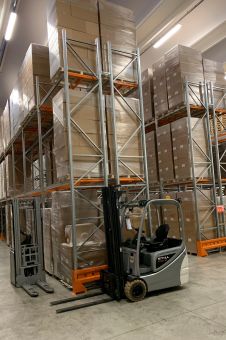 Nuovo magazzino via Frilui